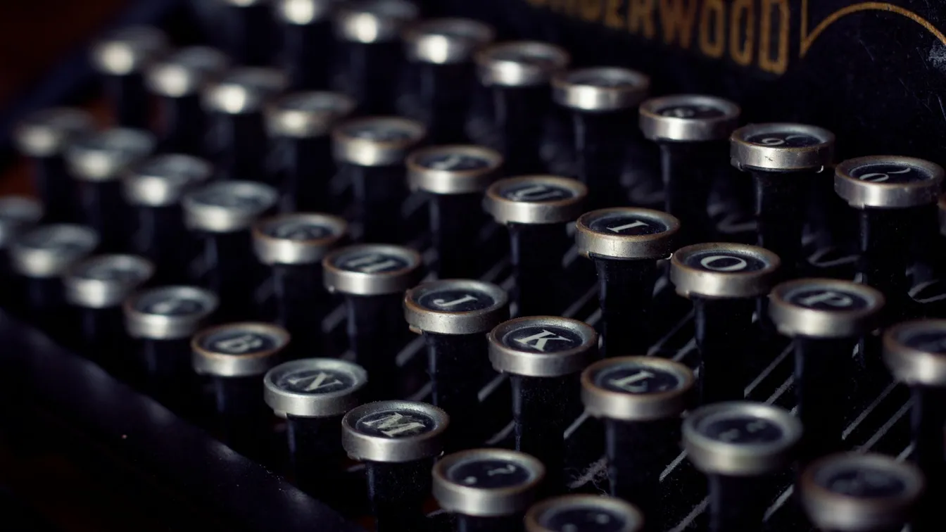 a close up image of an old typewriter